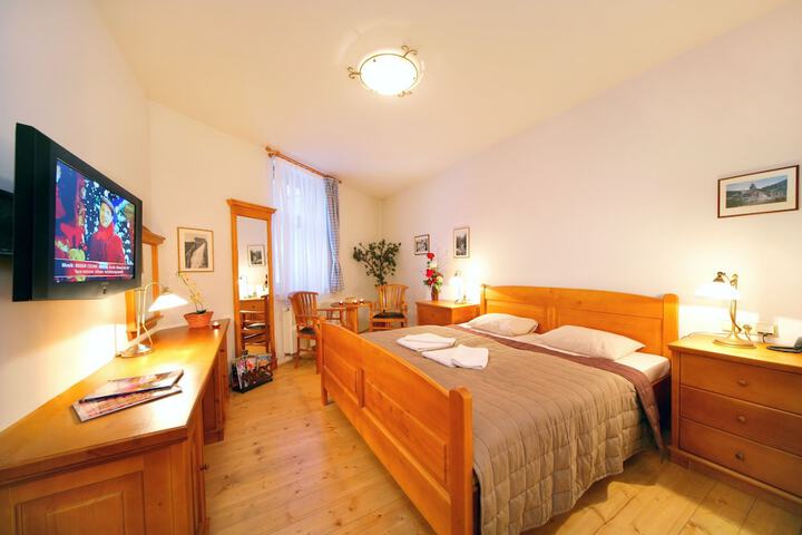 Room 6 of 43