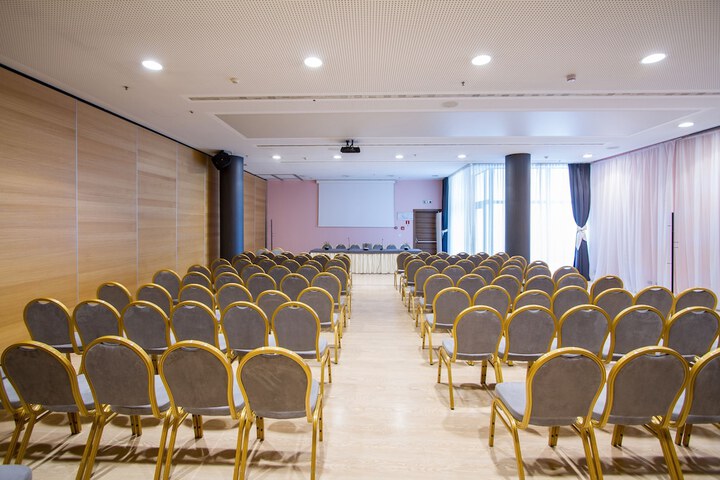 Business Center 53 of 60