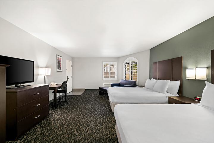 Room 13 of 36