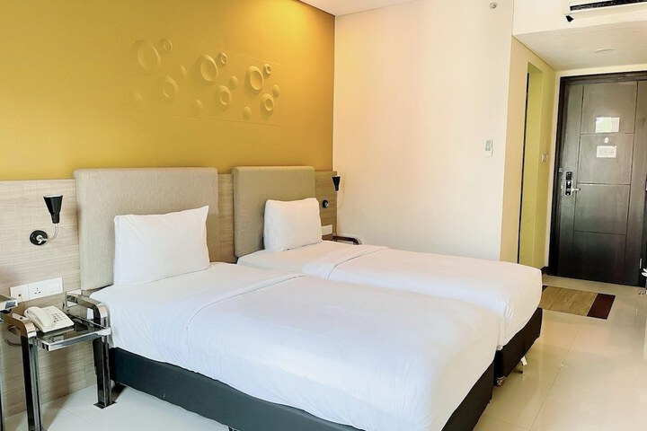 Room 6 of 90