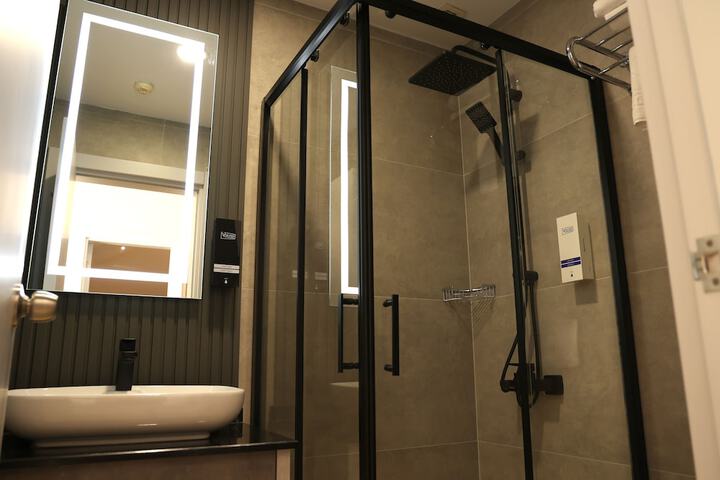 Room 81 of 108