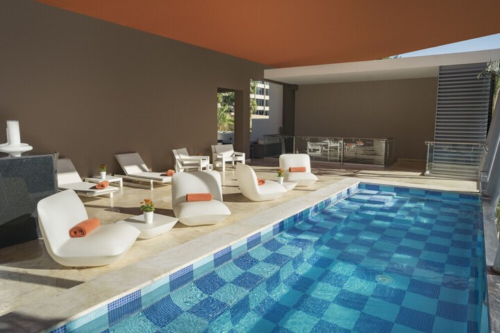Pool Hotel