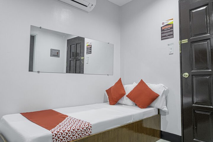 Room 8 of 28