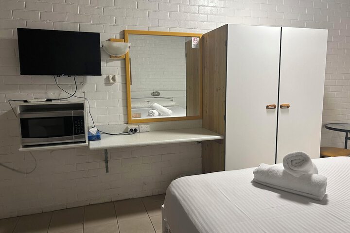 Room 4 of 52