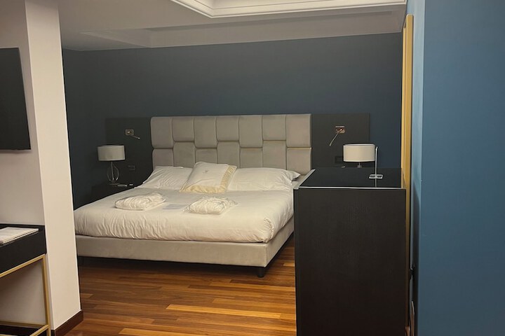 Room 51 of 86