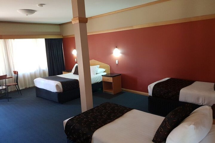 Room 6 of 28