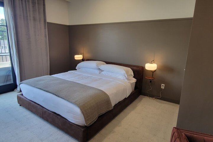 Romantic Suite 1 King Bed Jetted Tub City View (23 of 29)