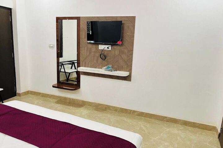 Room 14 of 25