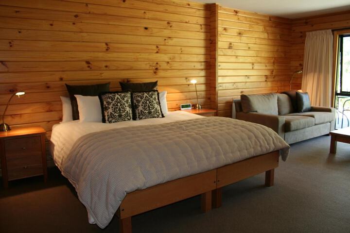 Room 11 of 37