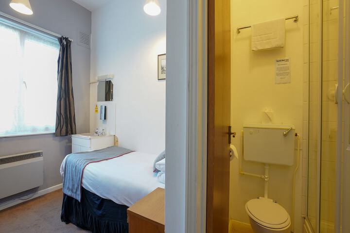 Room 10 of 111