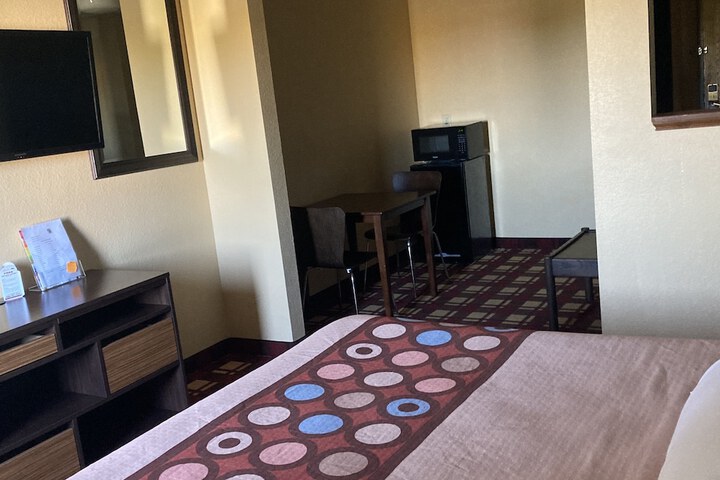 1 King Bed Efficiency (3 of 11)