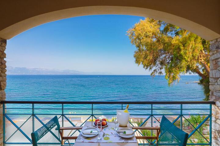 Grekis Beach Hotel and Apartments