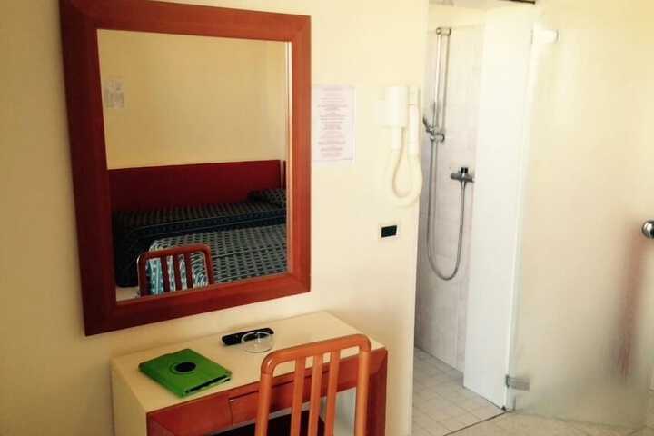 Room 16 of 26
