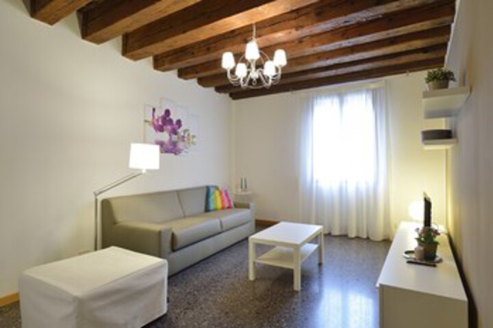 Room 16 of 34