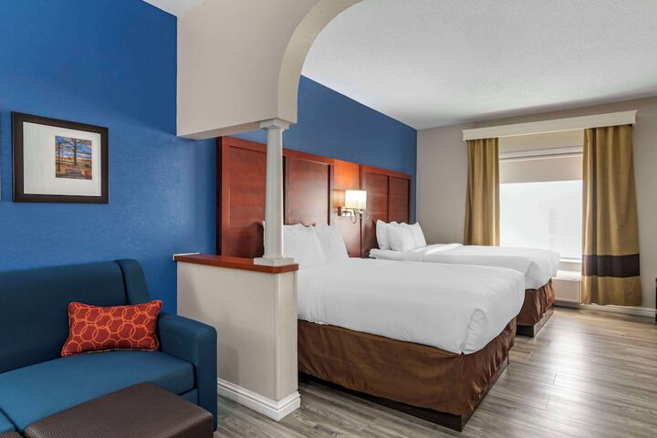 1 King Bed Suite (3 of 25)