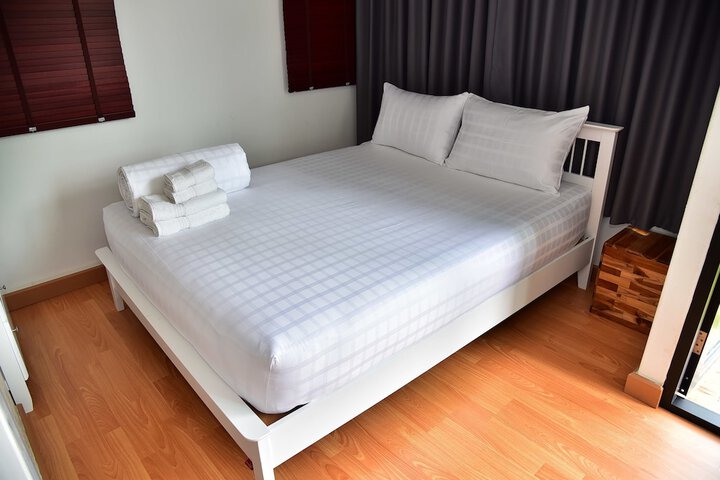 Room 9 of 33