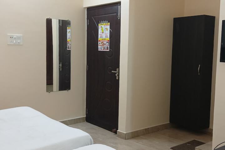 Room 34 of 61