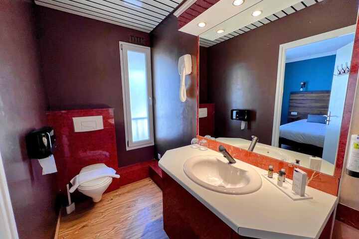 Room 21 of 30