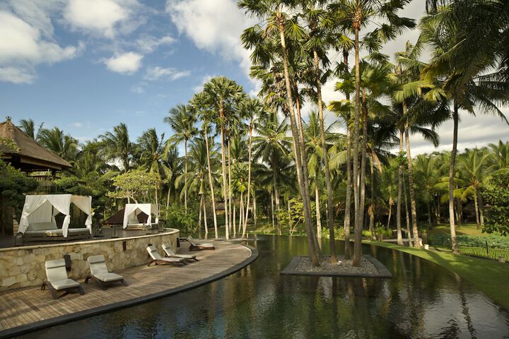 Hotel Pool