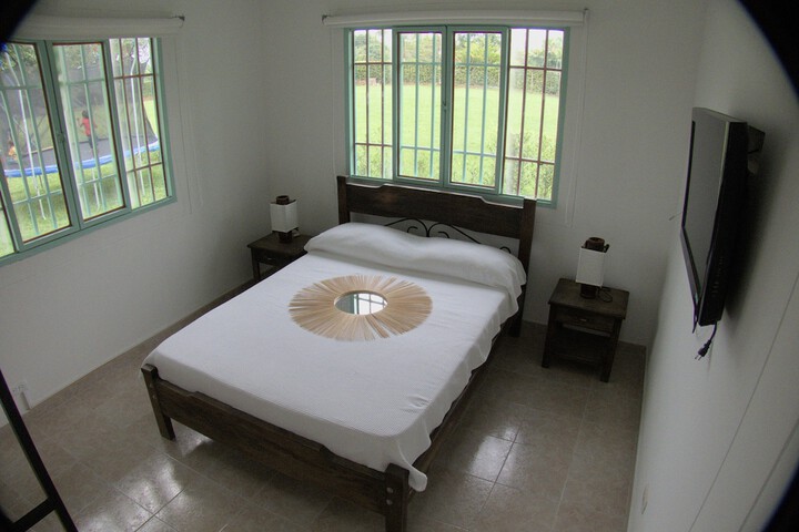 Room 4 of 25