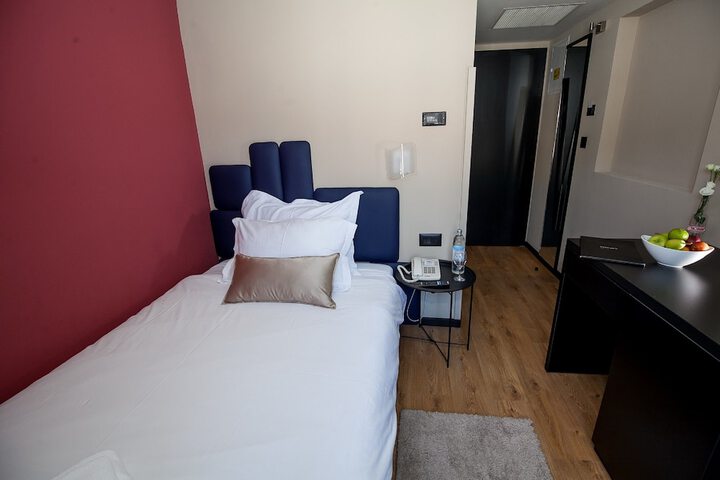 Room 8 of 39