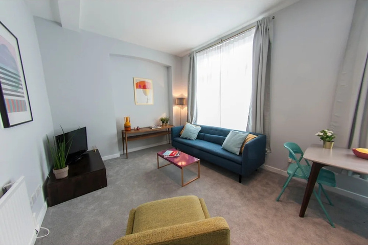 Spacious Flat in South London