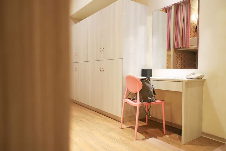 Room 35 of 59