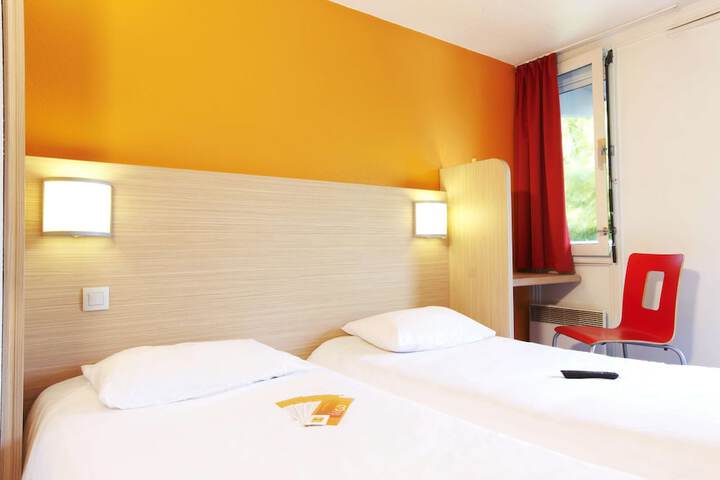 Room 7 of 28