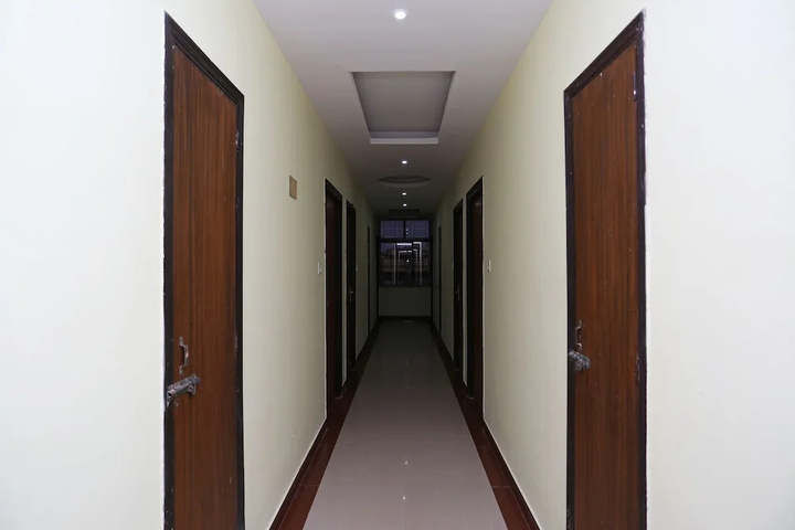 Room 10 of 12
