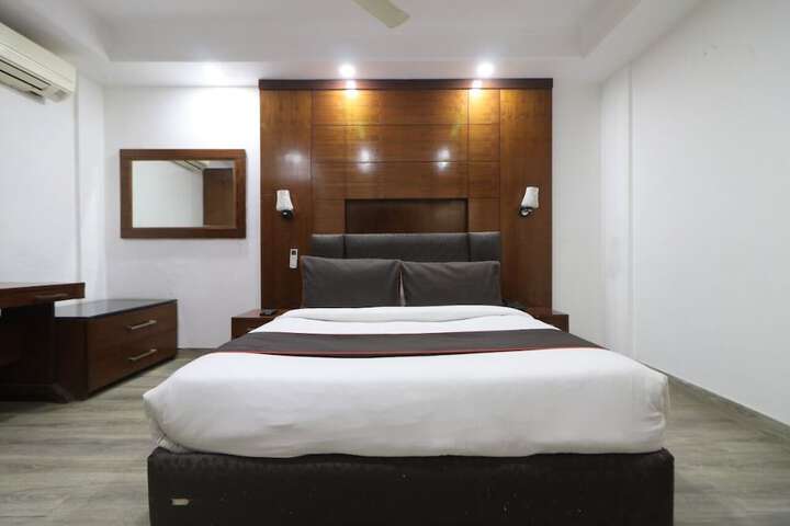Room 6 of 15