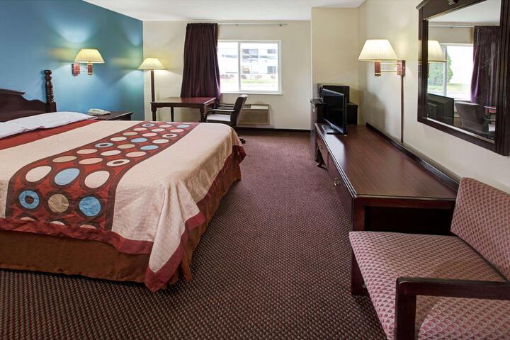 1 Queen Bed (12 of 14)