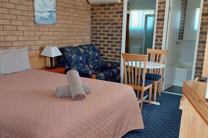 Room 13 of 38