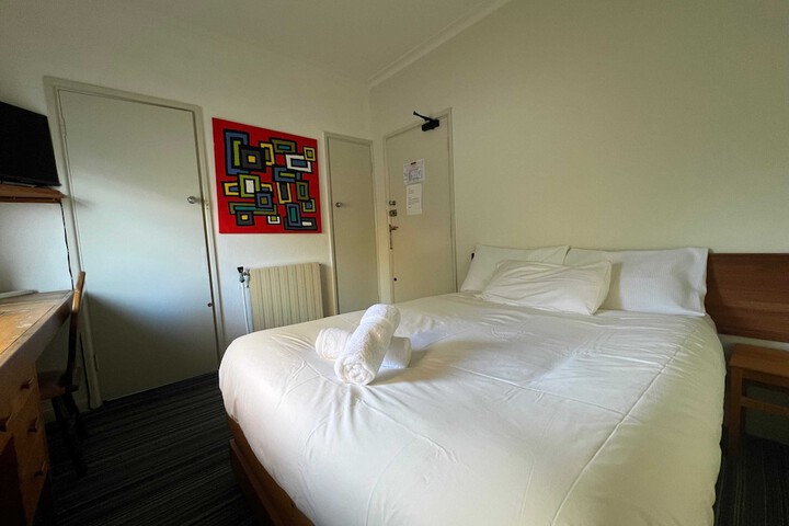 Room 28 of 109