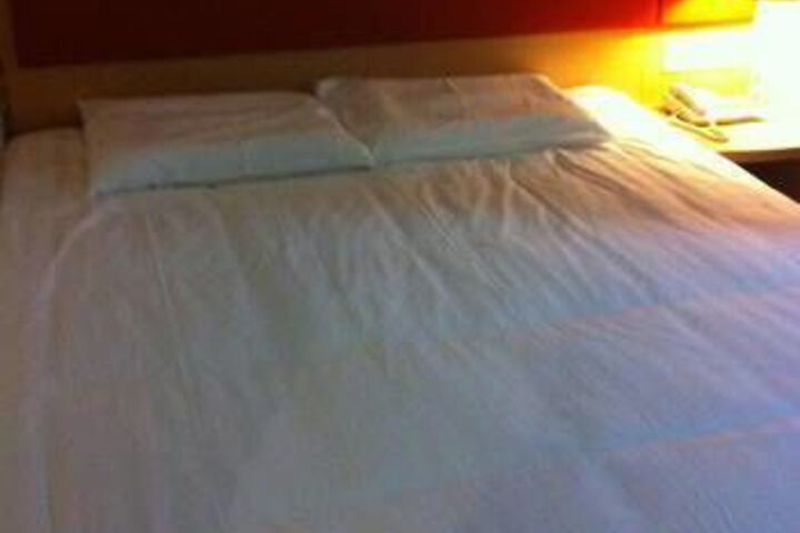 Room 6 of 10