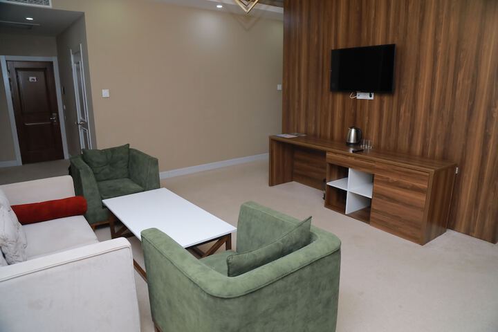 Room 13 of 27