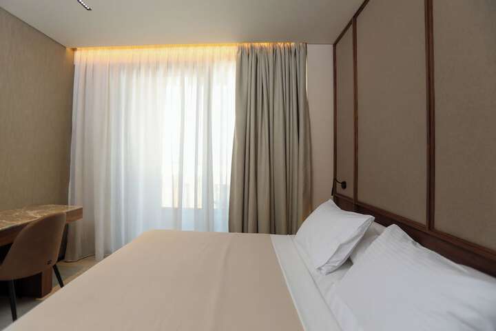 Room 18 of 100