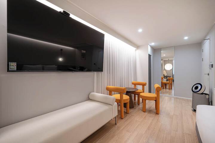 Room 7 of 37
