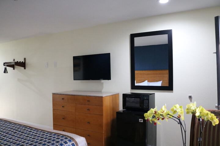 Premium King Bed (4 of 14)