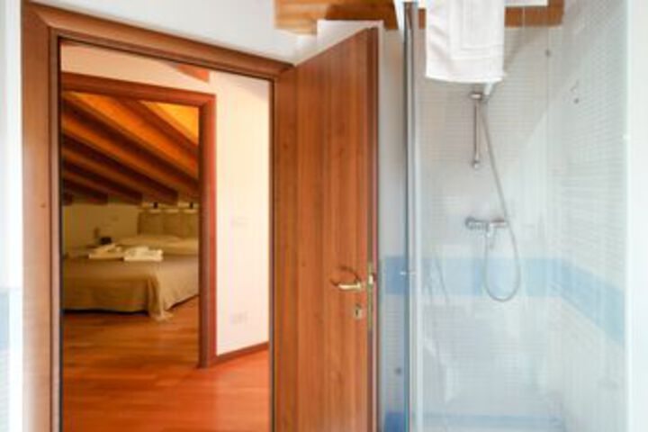 Room 6 of 31
