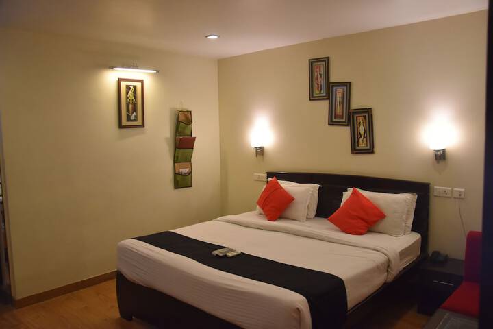 Room 8 of 33