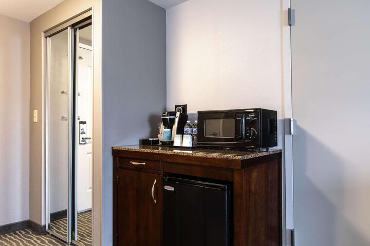 1 King Mobility Accessible with Bathtub (13 of 26)