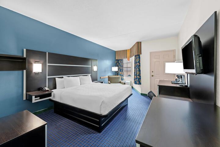 Room 4 of 84
