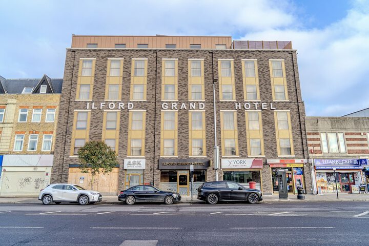 ILFORD GRAND HOTEL (Fully Air Conditioned)