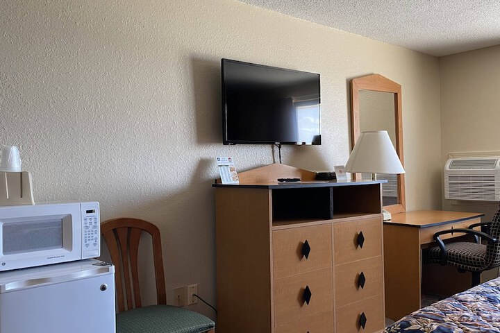 2 Double Beds (12 of 18)