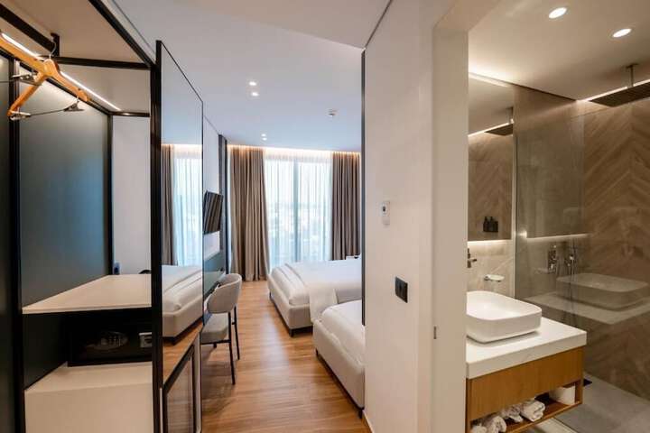 Room 41 of 80