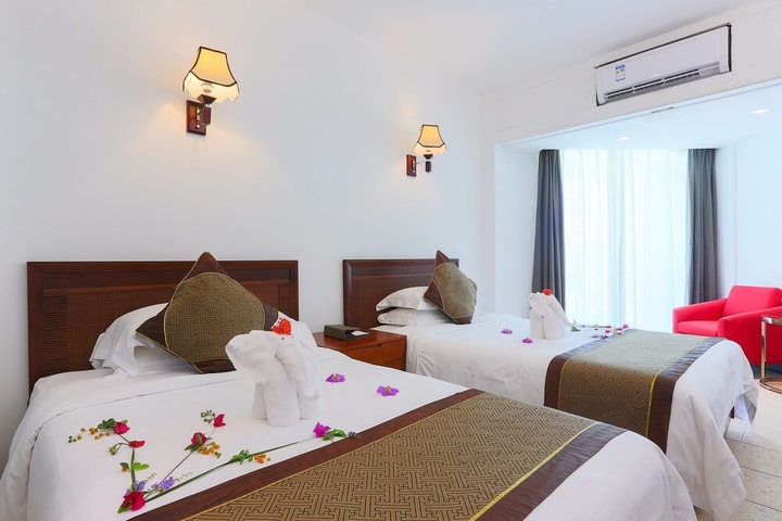 Room 4 of 17