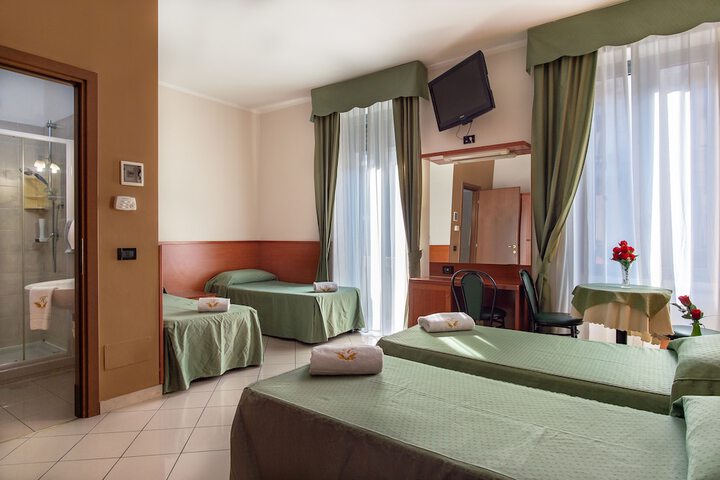 Room 10 of 33