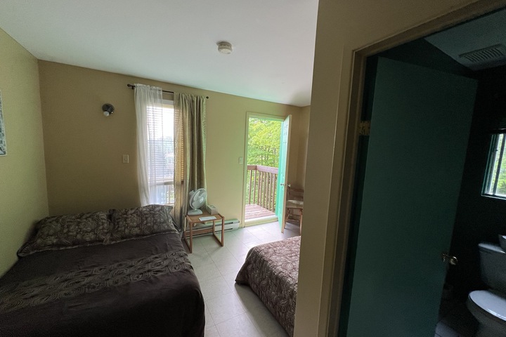 Room 4 of 27