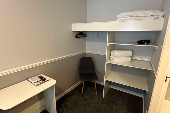 Room 28 of 95