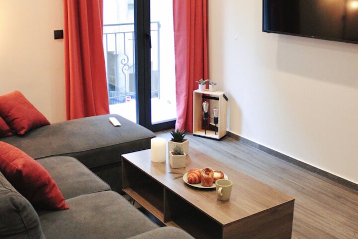 Room 45 of 100